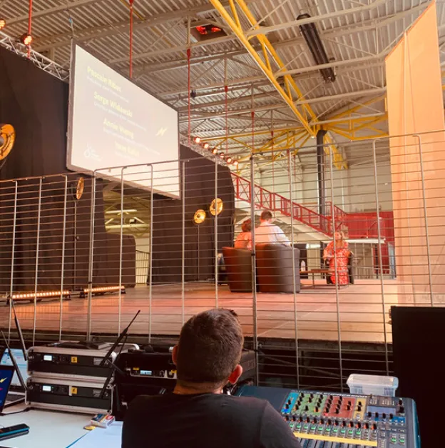 Matériel de Scène, matériel Son et Lumière en location par Event's à Le Subdray (18)